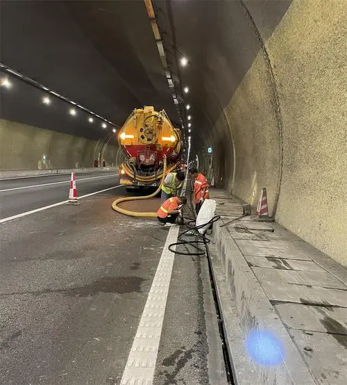 乌兰浩特隧道排水渠清淤